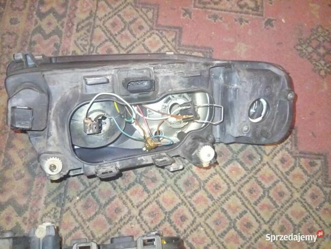 Sprzedam reflektory prawy lewy do Audi a3 8L