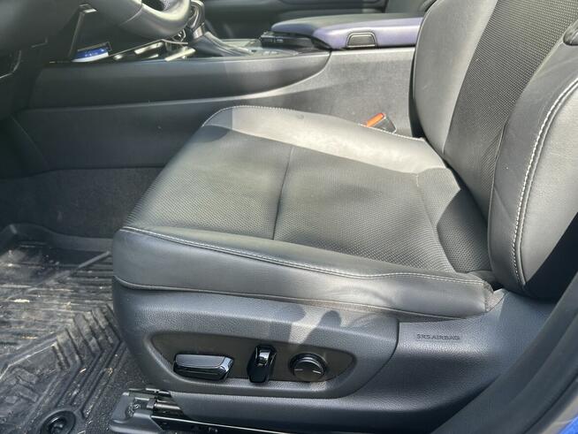 Piękny Lexus UX 250H