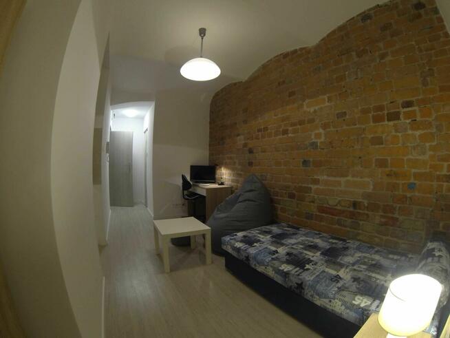 Pokój z własną łazienką i aneksem kuchennym, 10 min od UMK