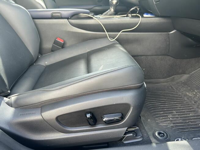 Piękny Lexus UX 250H