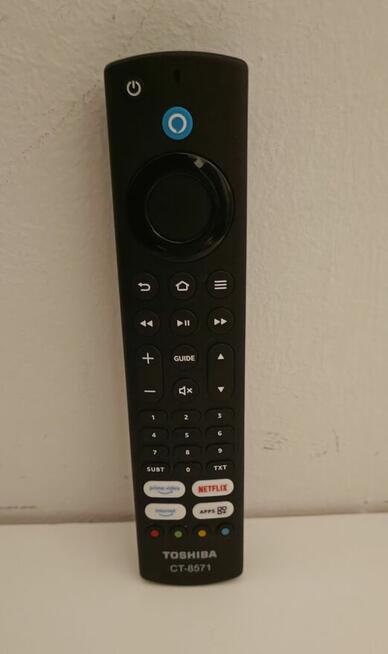 32 Cali TV Toshiba LED Smart TV DVB-T2 HEVC + Kabel HDMI ++