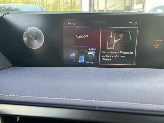 Piękny Lexus UX 250H