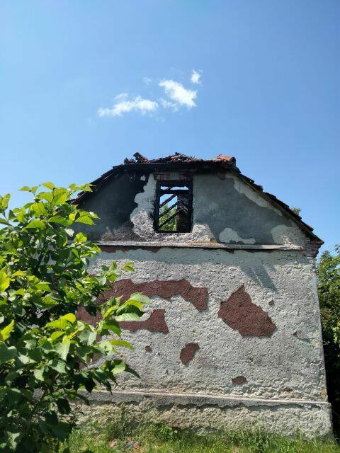 Sprzedam działkę z budynkiem