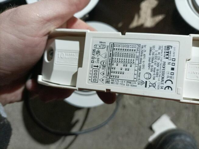 Halogeny z radiatorem i zasilaczem