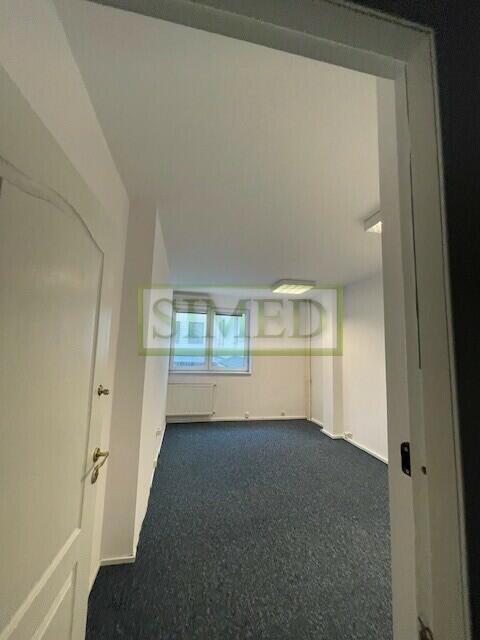 Biurowiec,przy stacji metra,dostęp 24h , ochrona