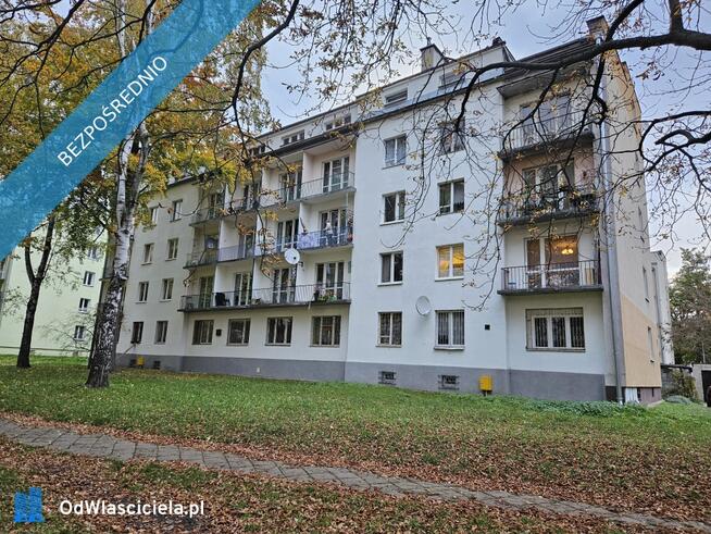 Przestronna kawalerka 37 m² z widokiem na park, w cichym bloku z cegły.