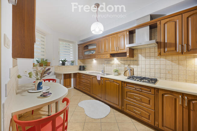 Dom szeregowy 5 pokoi, fotowoltaika Zalesie