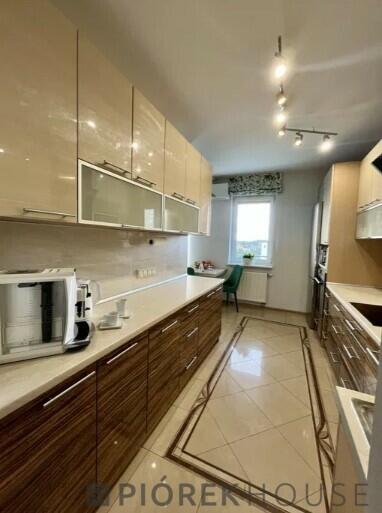 4-pokojowe mieszkanie w Markach