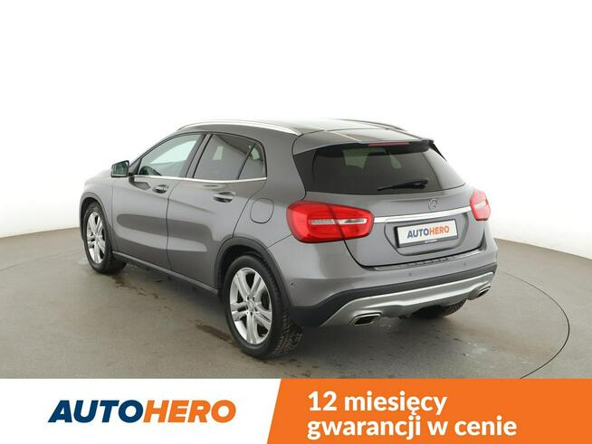 Mercedes GLA 180 automat bi-xenon półskóra navi grzane fotele czujniki parkowania