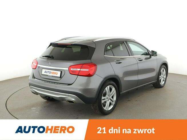 Mercedes GLA 180 automat bi-xenon półskóra navi grzane fotele czujniki parkowania