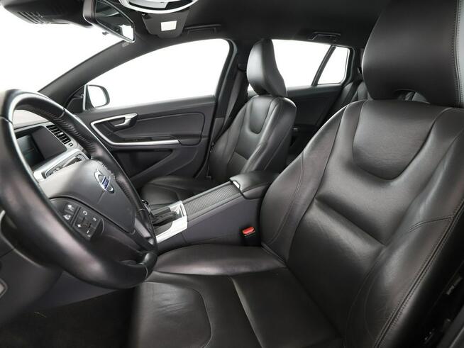 Volvo V60 FV23% automat skóra navi klima auto grzane fotele ACC czujniki parkowa