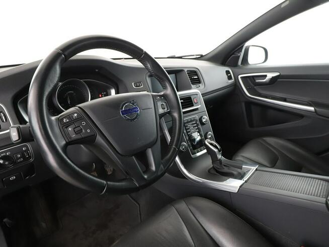 Volvo V60 FV23% automat skóra navi klima auto grzane fotele ACC czujniki parkowa