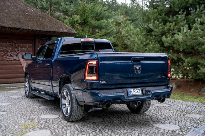 RAM 1500 Crew Cab Sport / 5.7 V8 Hemi / 390KM / Bogata opcja / 4x4 / 2020