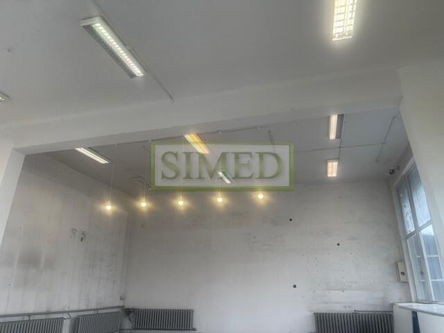 Parter , witryny ,parking , wysokość 4,5m ,reklama