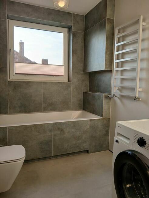 Atrakcyjny bliźniak z widokiem na łąkę i las