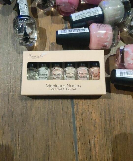 Lakiery do paznokci ponad 40 szt.