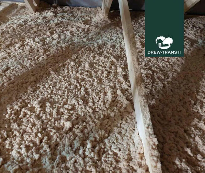 Izolacja wdmuchiwana poddaszy i stropów - wełna drzewna