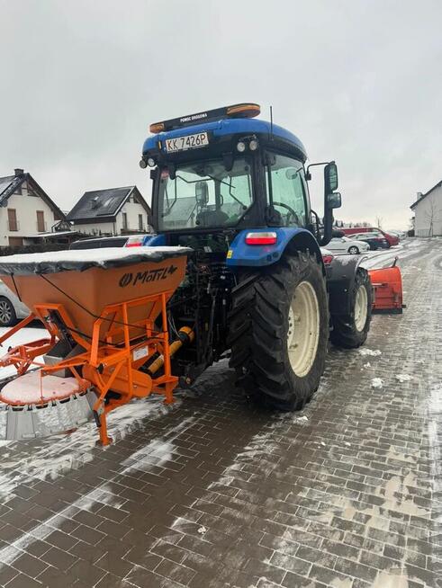 Odśnieżanie parkingów placów osiedli usuwanie śniegu traktor