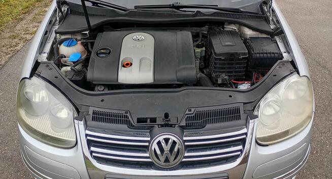 Volkswagen Jetta 1.6 benzyna FSI 2005 Rok golf passat