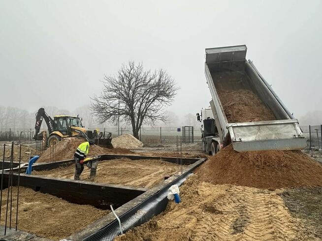 Usługi koparko-ładowarką