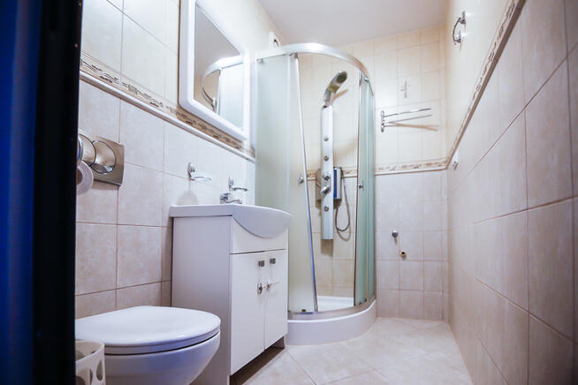 2 POKOJOWE ROZKŁADOWE Z WIDNĄ KUCHNIĄ I LOGGIĄ