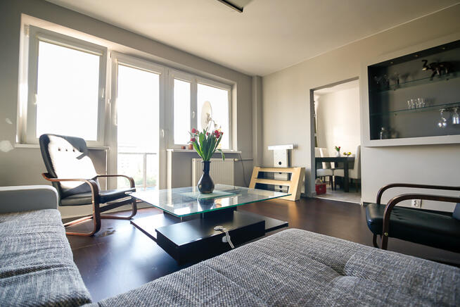 2 POKOJOWE ROZKŁADOWE Z WIDNĄ KUCHNIĄ I LOGGIĄ