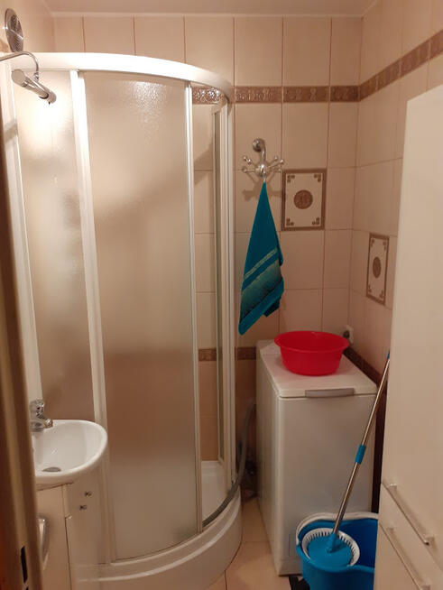 2 POKOJE ROZKŁADOWE Z WIDNĄ KUCHNIĄ I BALKONEM