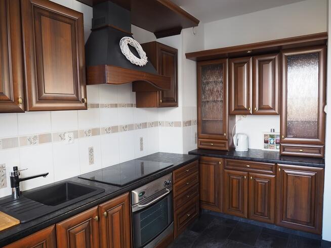 MIESZK. 2 POK. PO GEN. REM. Z BALK. I M. GARAŻ.