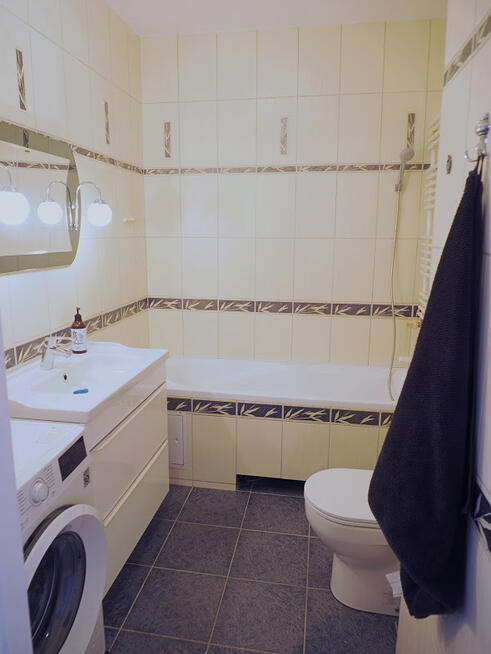 MIESZK. 2 POK. PO GEN. REM. Z BALK. I M. GARAŻ.