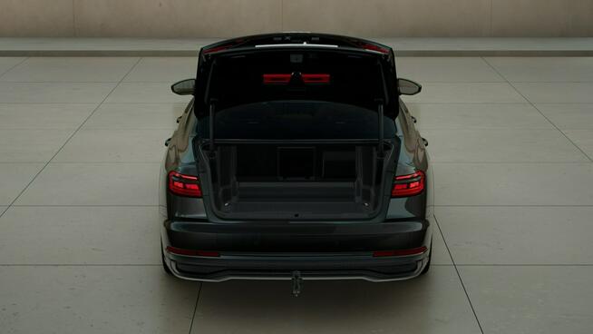 Audi A8 Masaże_Wentylacja_Dociągi_HeadUp_Hak_SkrętnaOś_Webasto_Panorama_B&O_FV