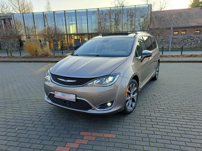 Chrysler Pacifica Limited 3.6 V6 291KM 2017r. Panorama Skóra Kamera360 DVD HarmanKardon