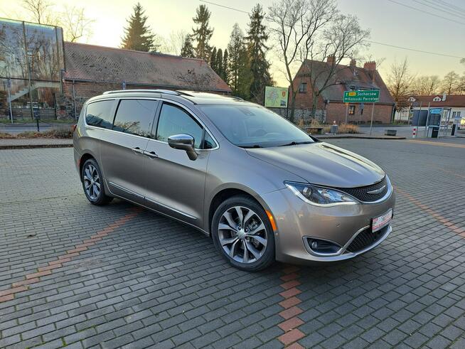Chrysler Pacifica Limited 3.6 V6 291KM 2017r. Panorama Skóra Kamera360 DVD HarmanKardon