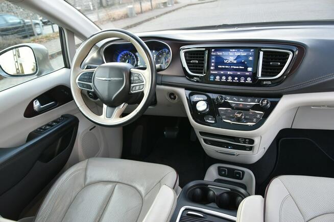 Chrysler Pacifica Limited 3.6 V6 291KM 2017r. Panorama Skóra Kamera360 DVD HarmanKardon