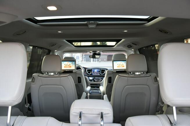 Chrysler Pacifica Limited 3.6 V6 291KM 2017r. Panorama Skóra Kamera360 DVD HarmanKardon