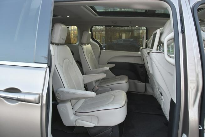 Chrysler Pacifica Limited 3.6 V6 291KM 2017r. Panorama Skóra Kamera360 DVD HarmanKardon