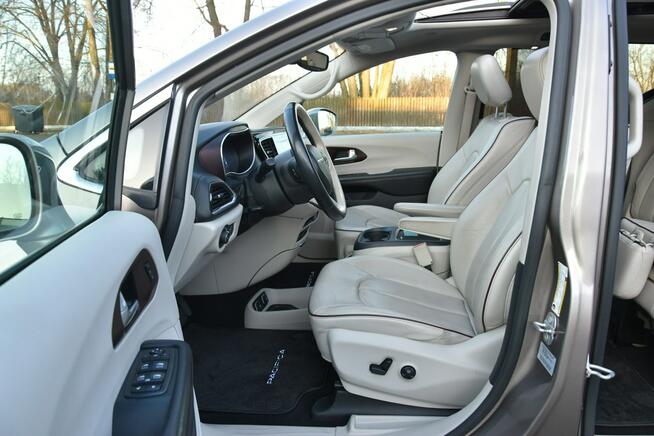 Chrysler Pacifica Limited 3.6 V6 291KM 2017r. Panorama Skóra Kamera360 DVD HarmanKardon