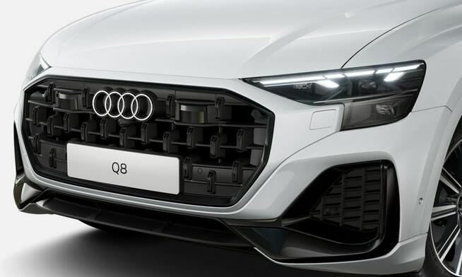 Audi Q8 PakietCzerń_Hak_Panorama_HomeLink_TempomatACC_4-strefy_FV23%