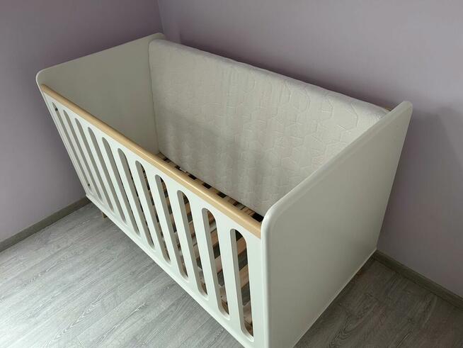 Łóżeczko z materacem