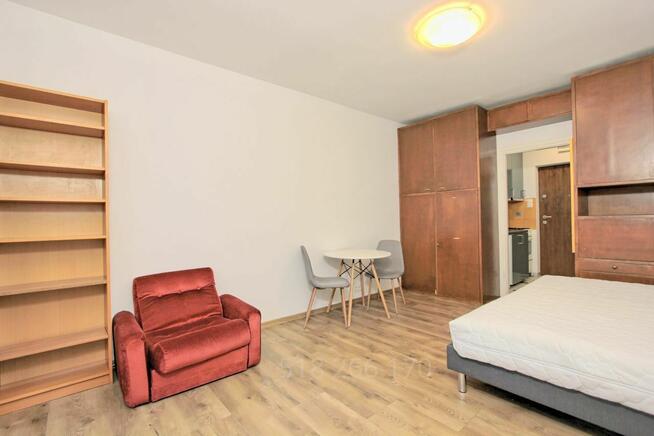 Kawalerka na Mokotowie z Miejscem Parkingowym