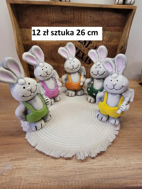 królik wielkanocny na jajku wielkanoc baranek kogut kura