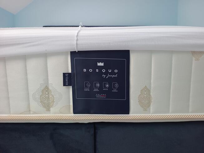 Łòżko z materacem