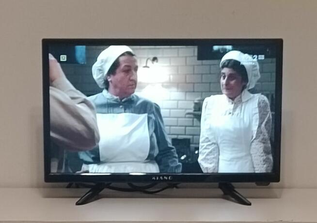 19 Cali Telewizor LED HD DVB-T2 Hevc + Hdmi + Upominek + ANT