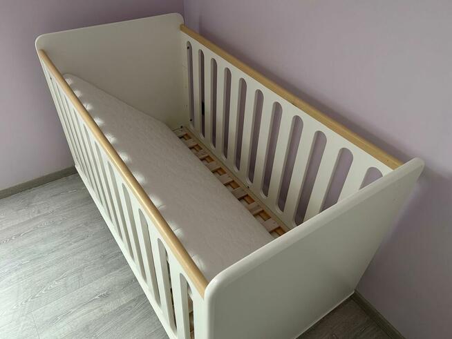 Łóżeczko z materacem