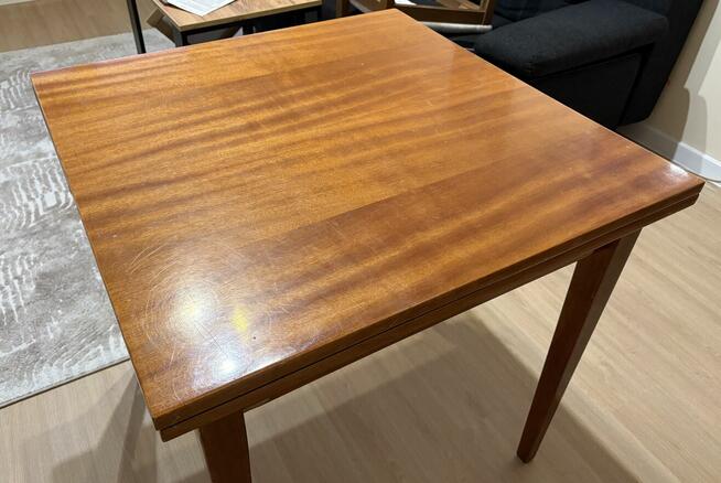 Stół drewniany 77x77 cm. Rozkładany