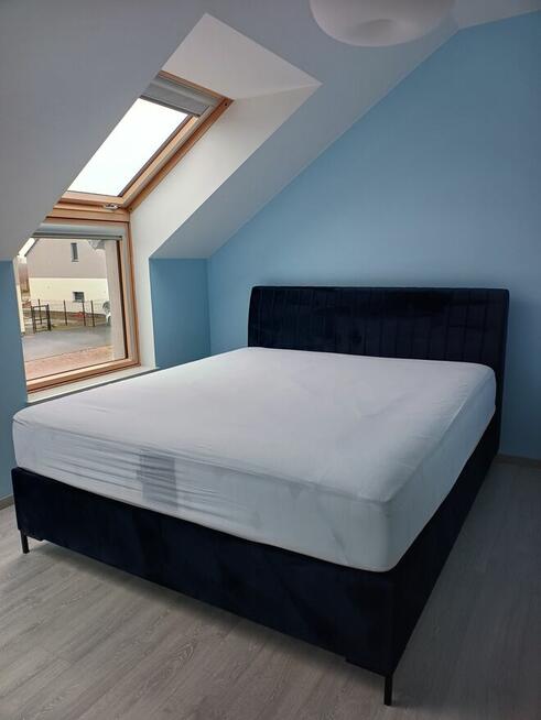 Łòżko z materacem