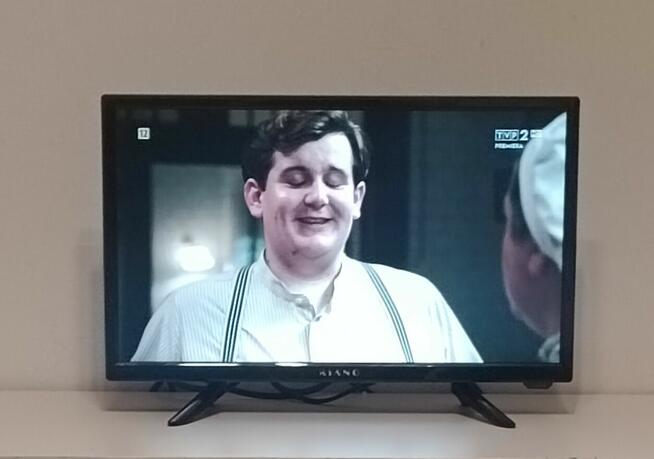 19 Cali Telewizor LED HD DVB-T2 Hevc + Hdmi + Upominek + ANT