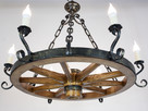 Wyjątkowe oświetlenie do domu drewnianego Lampa z koła - 5