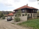 kamień na elewacje domu z czerwonym dachem - 6