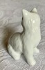 Mały biały kotek - porcelanowa figurka - 2