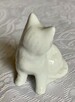 Mały biały kotek - porcelanowa figurka - 4